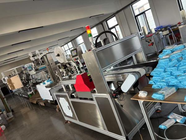5 Rolls baby wet wipes production line with automatic splicing system 
