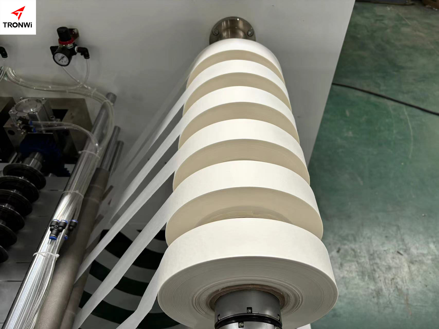 Cigarette paper gluing and rewinding machine (12).jpg