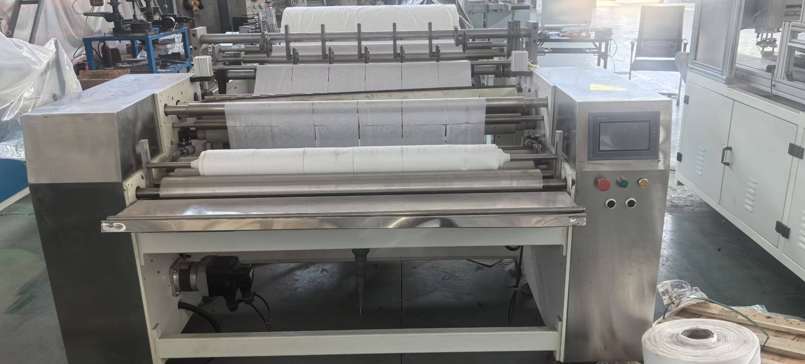 Canister wet wipes perforating machine (2).jpg